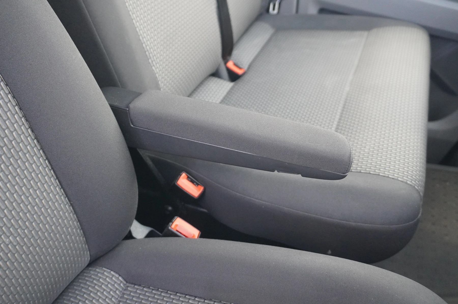 Volkswagen-Transporter-image-9