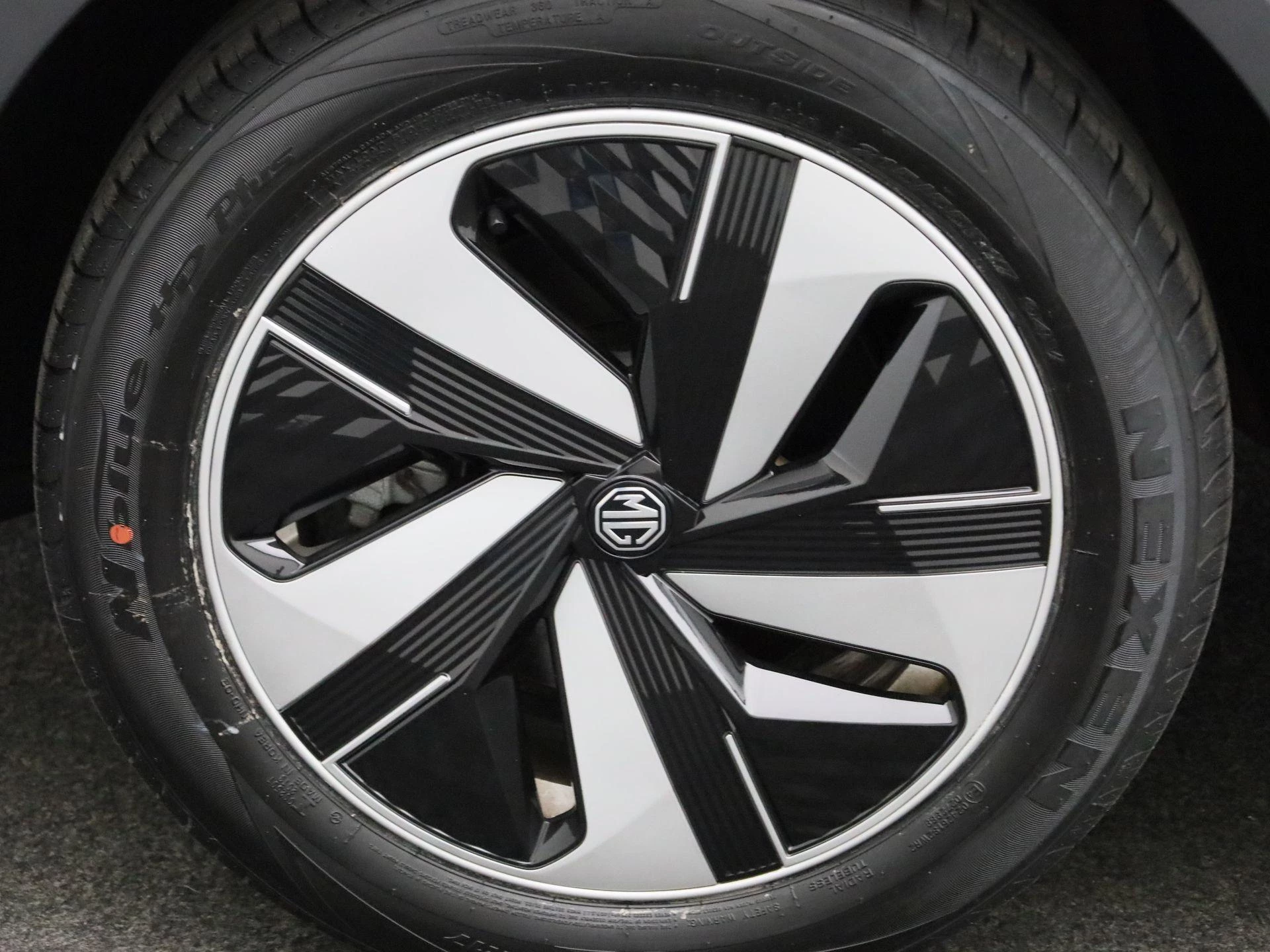 MG-ZS EV-image-11