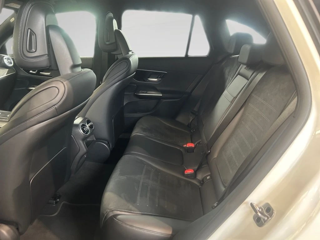 Mercedes-Benz-GLC 300 d-image-9