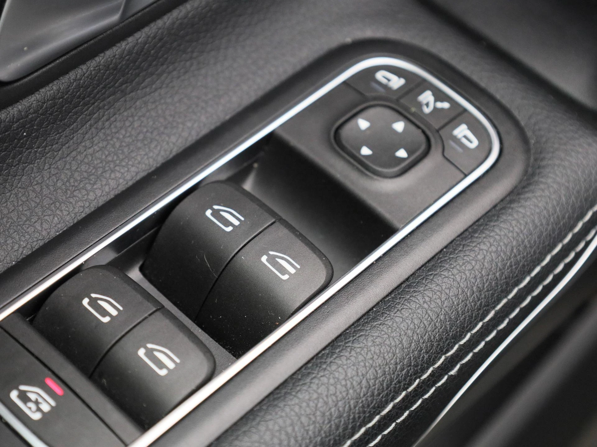 Mercedes-Benz-CLA-image-36