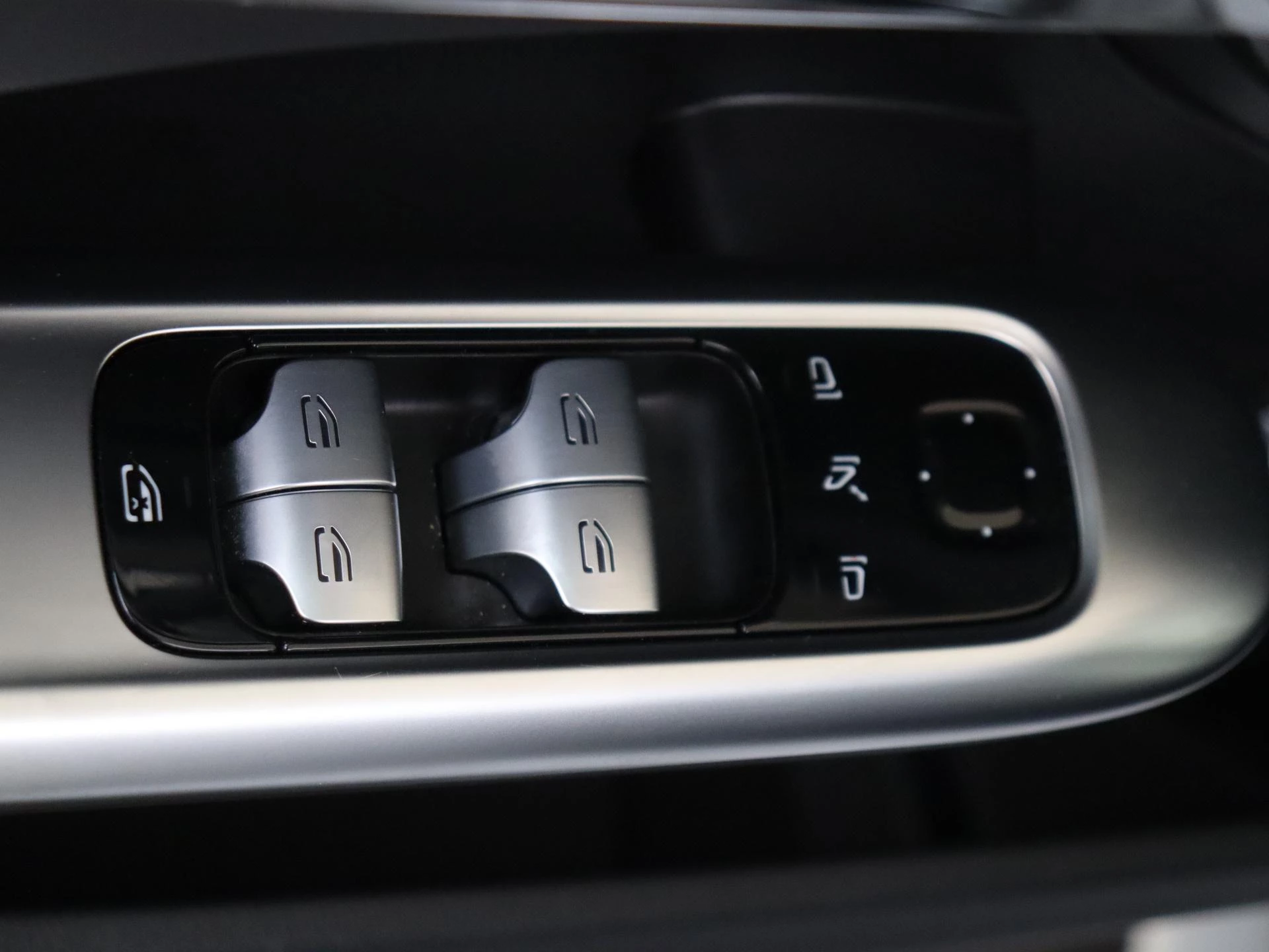 Mercedes-Benz-C-Klasse-image-25