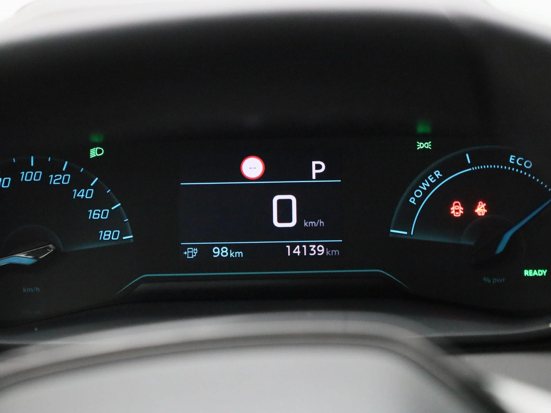 Peugeot e-208 - 8