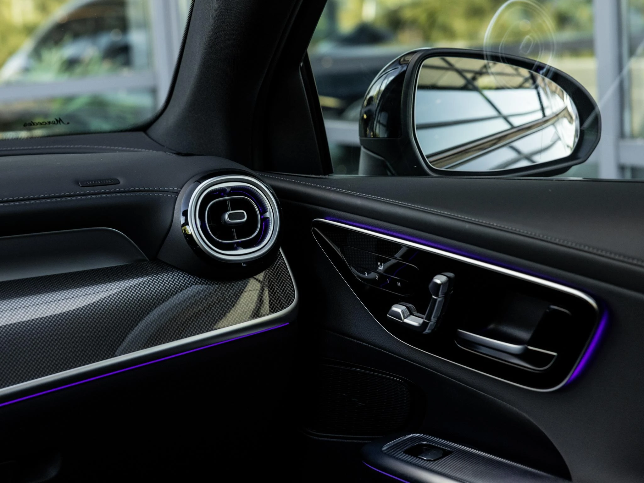 Mercedes-Benz-GLC-image-21