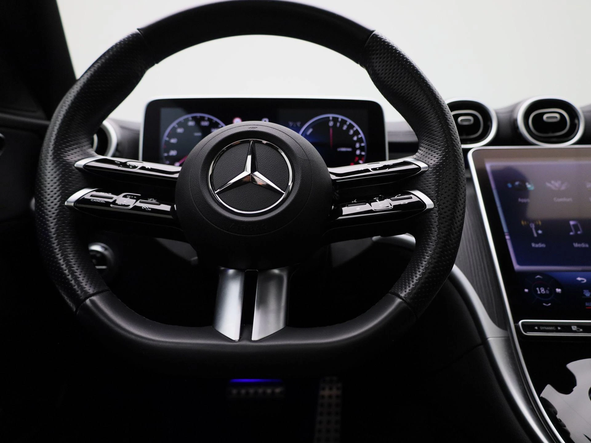 Mercedes-Benz-C-Klasse-image-6