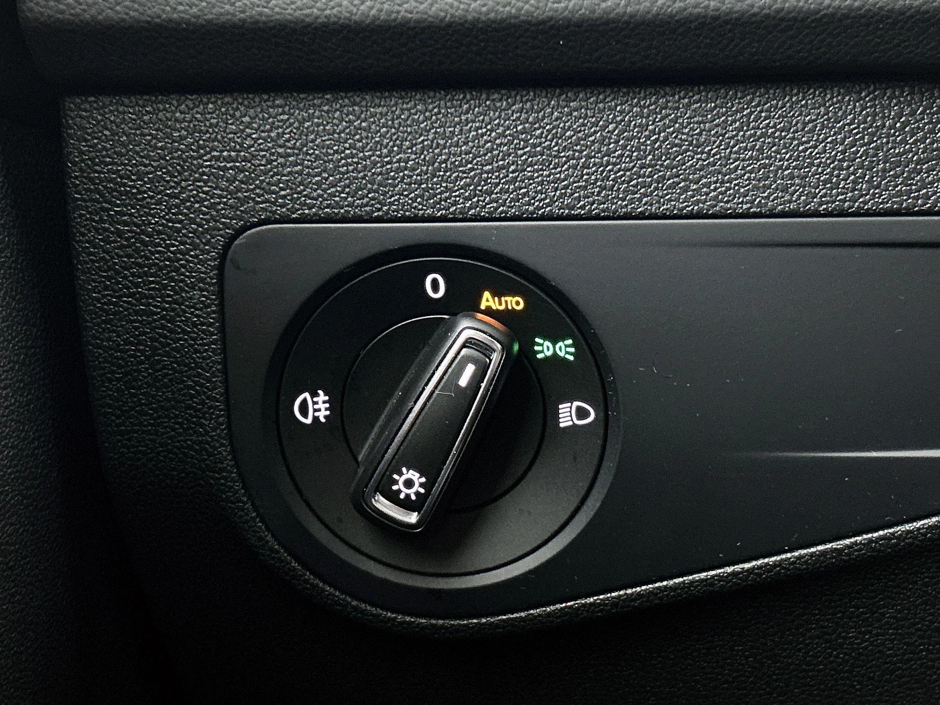 Volkswagen-Tiguan-image-22