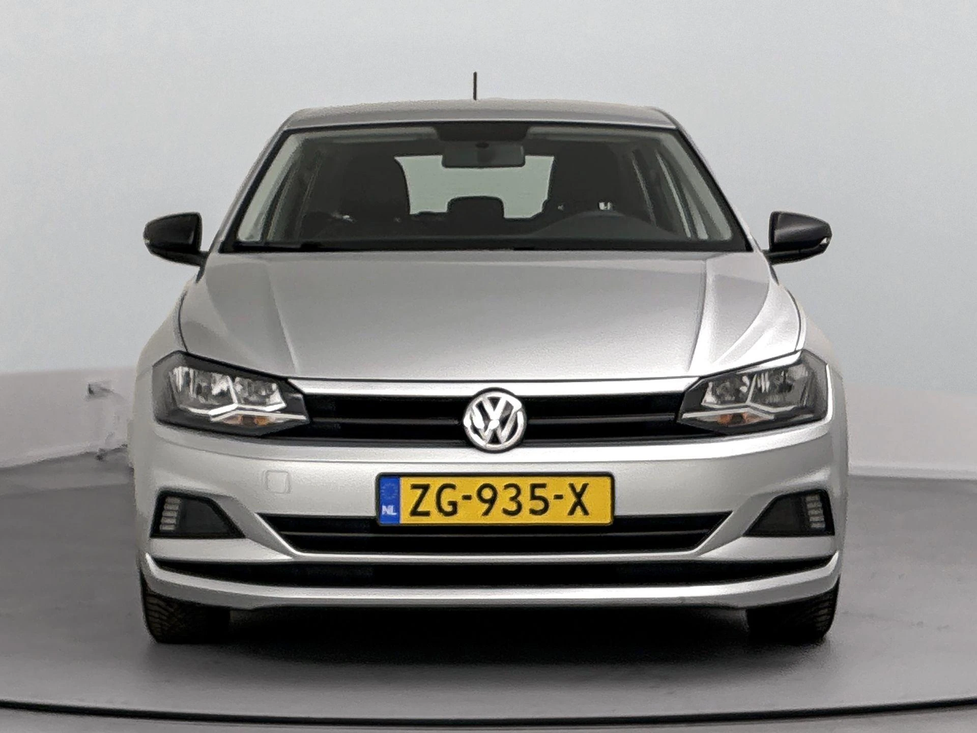 Volkswagen-Polo-image-4