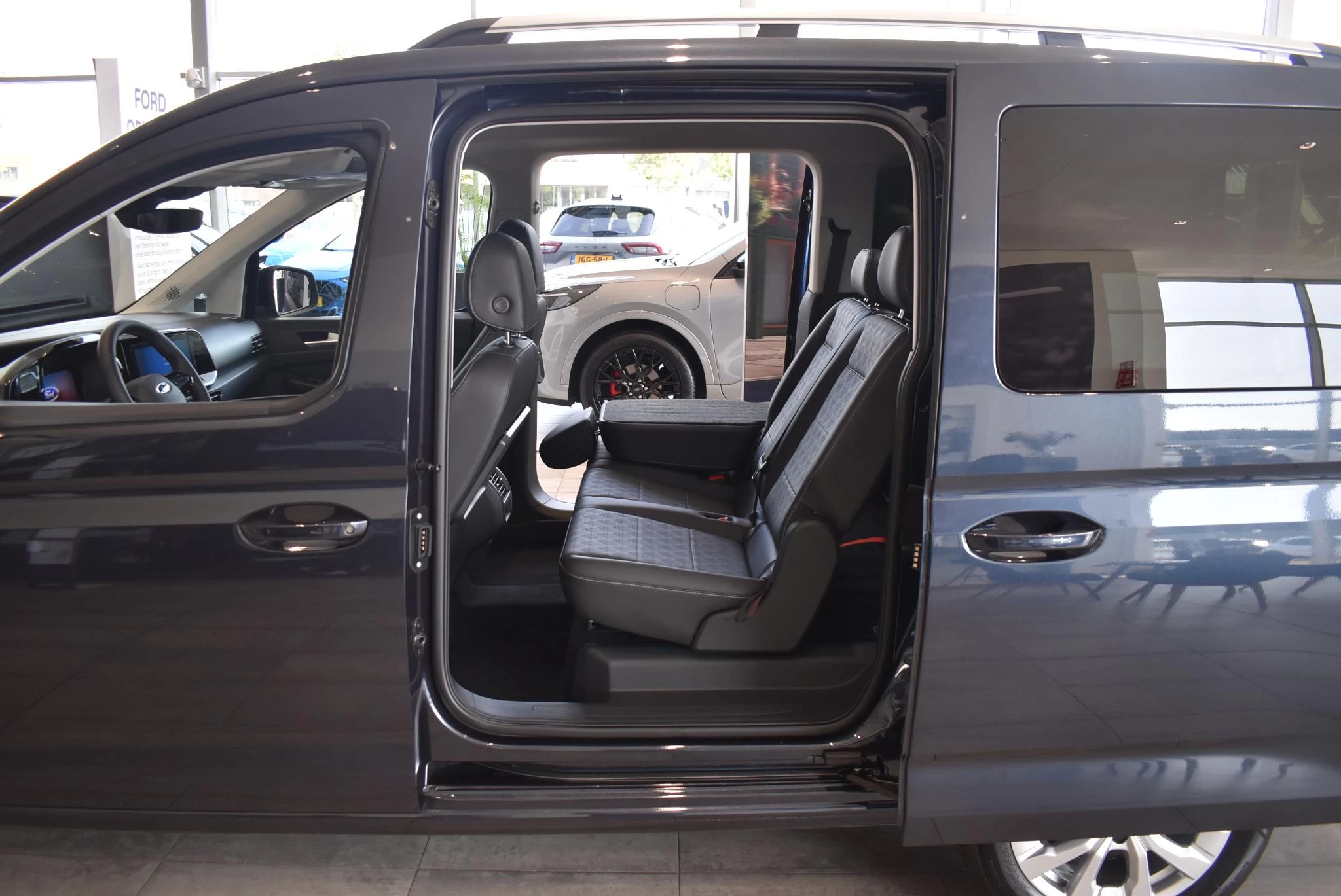 Ford Tourneo Connect 1.5 EcoBoost PHEV L2 Limited/Titanium