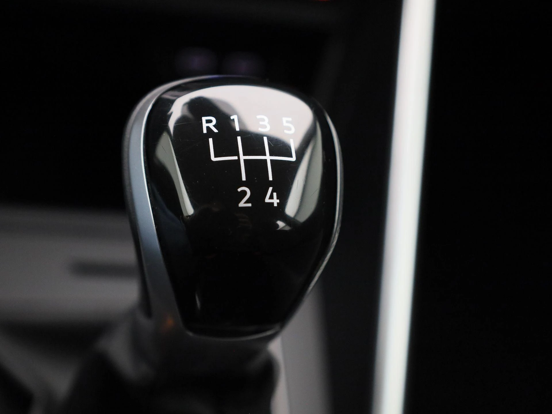 Volkswagen-Polo-image-23