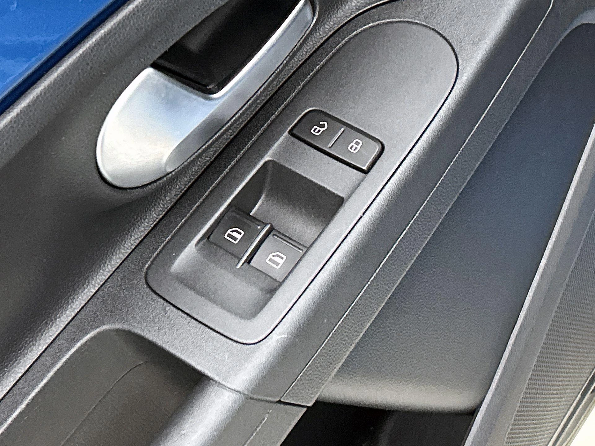 Volkswagen-up!-image-21