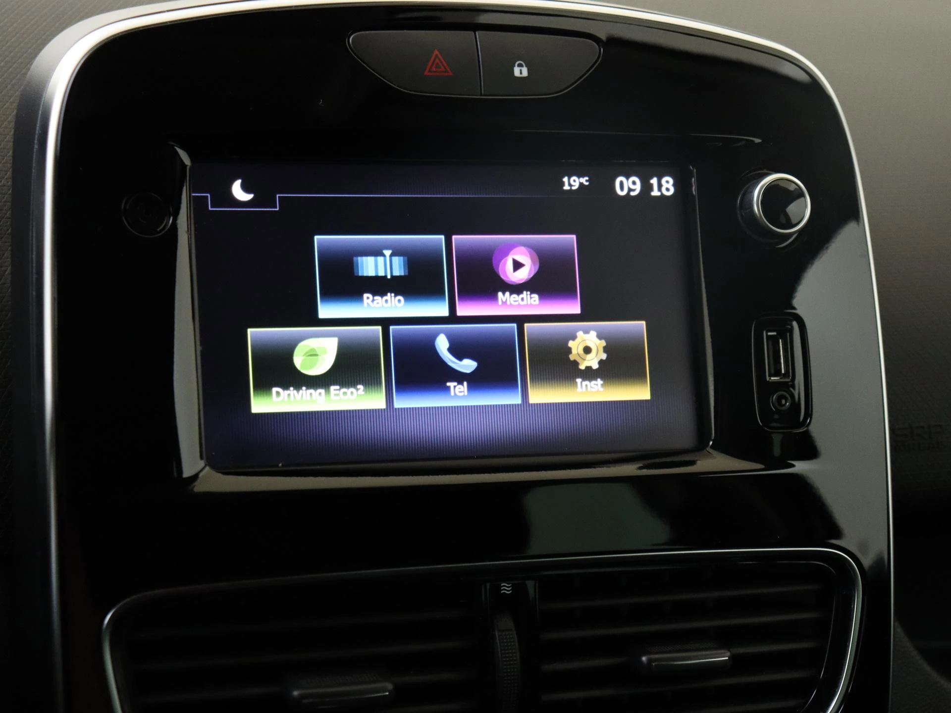 Renault-Clio-image-16