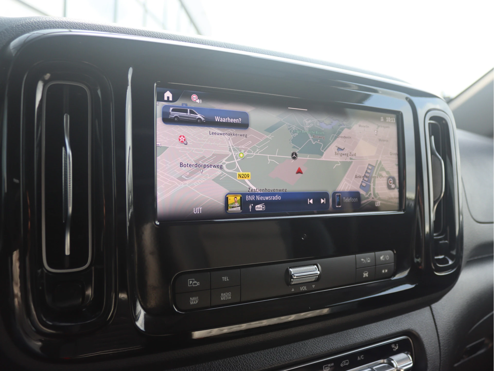 Mercedes-Benz-Vito-image-10