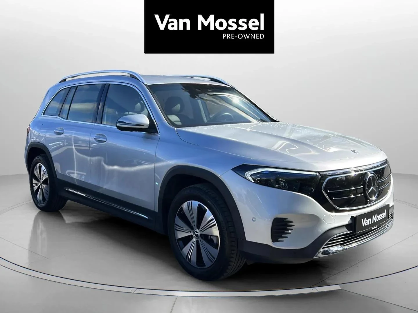 Mercedes-Benz-EQB-image-3