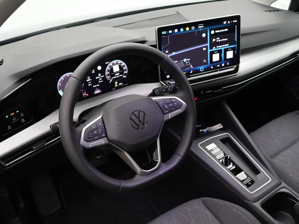 Volkswagen-Golf-image-15