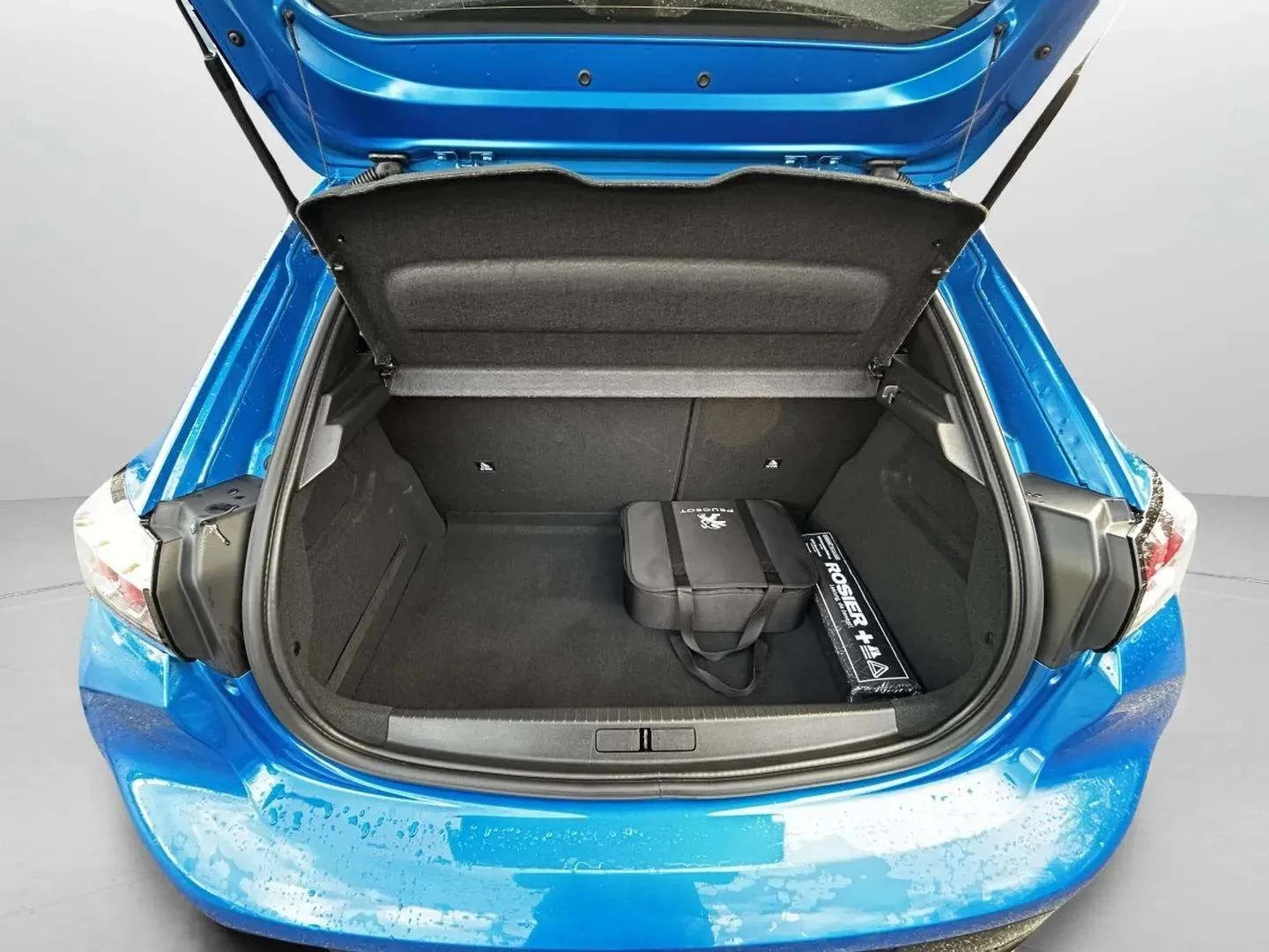 Peugeot-e-208-image-21