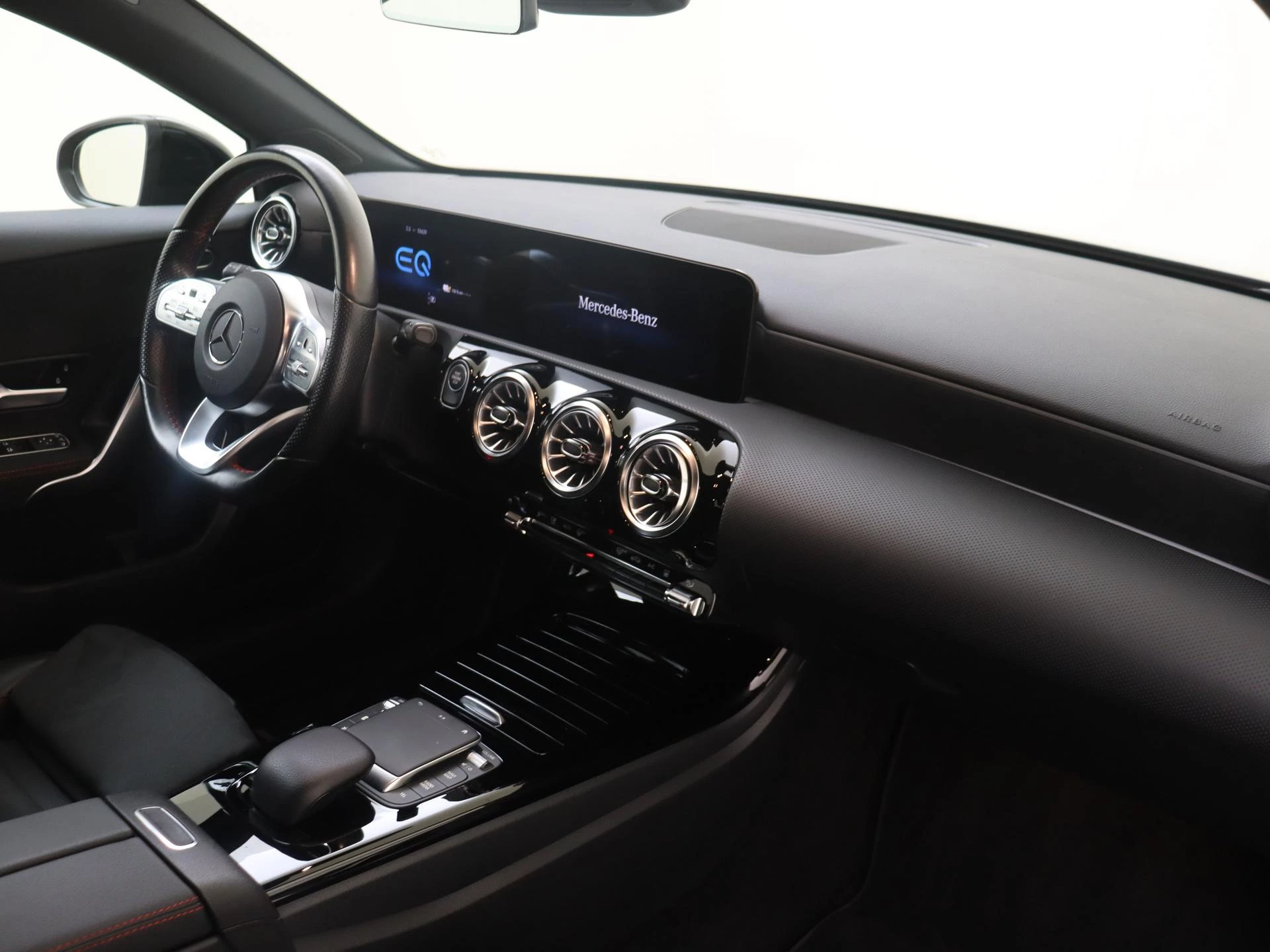 Mercedes-Benz-A-Klasse-image-2