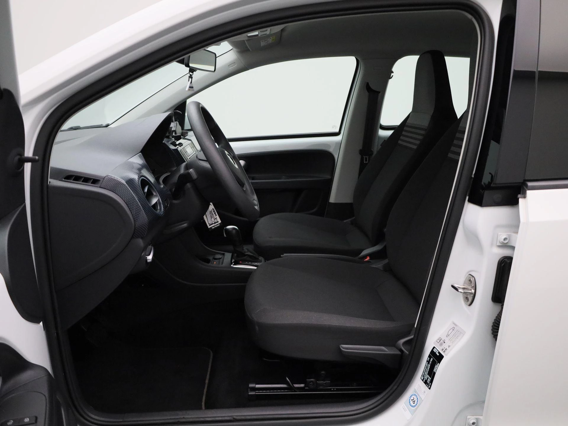 Volkswagen-e-up!-image-8