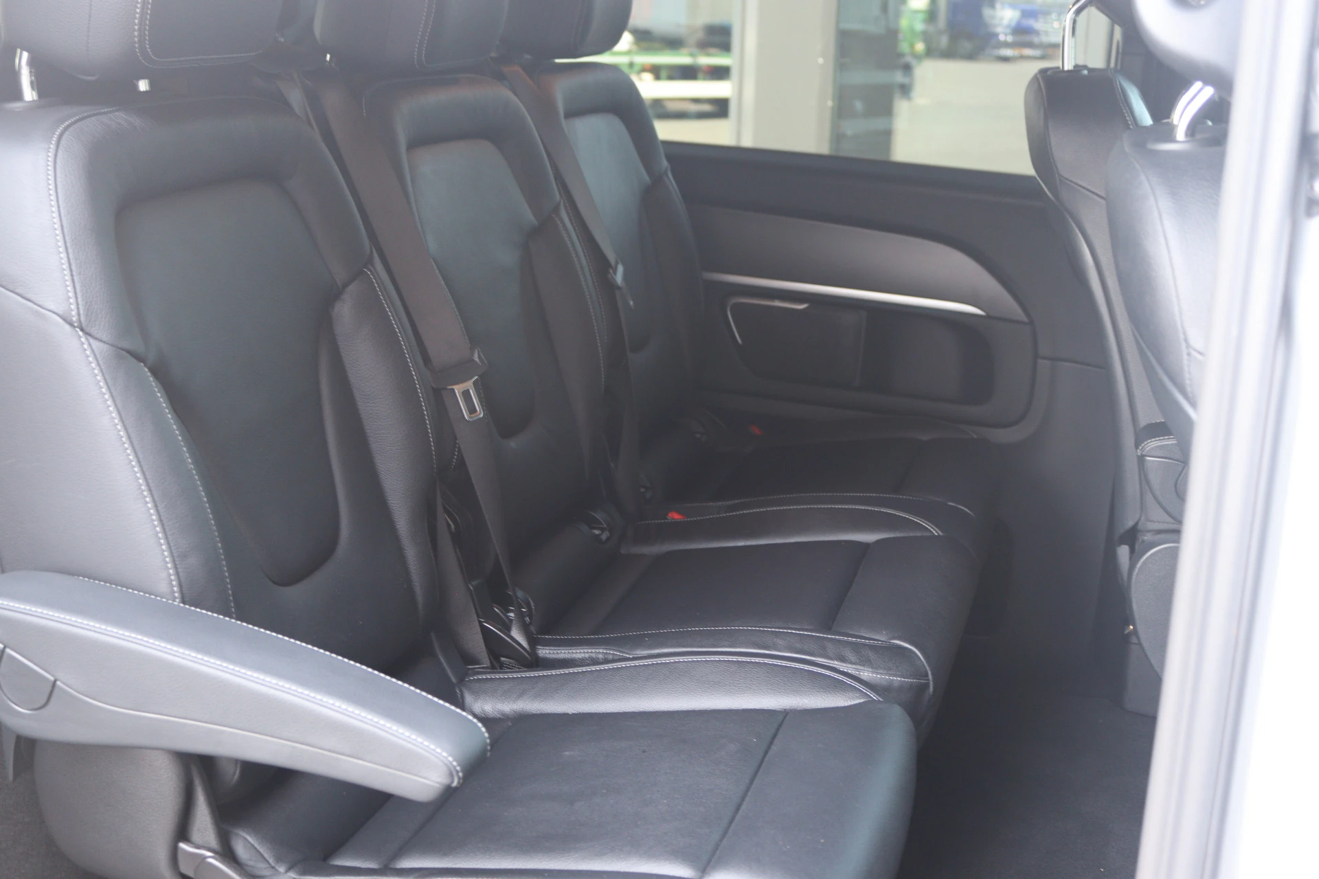 Mercedes-Benz-V-Klasse-image-7