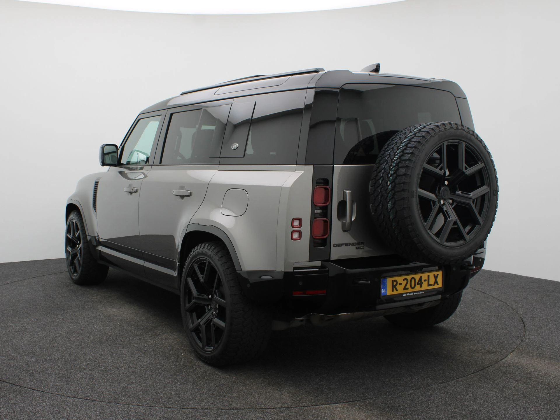 Land Rover-Defender-image-1