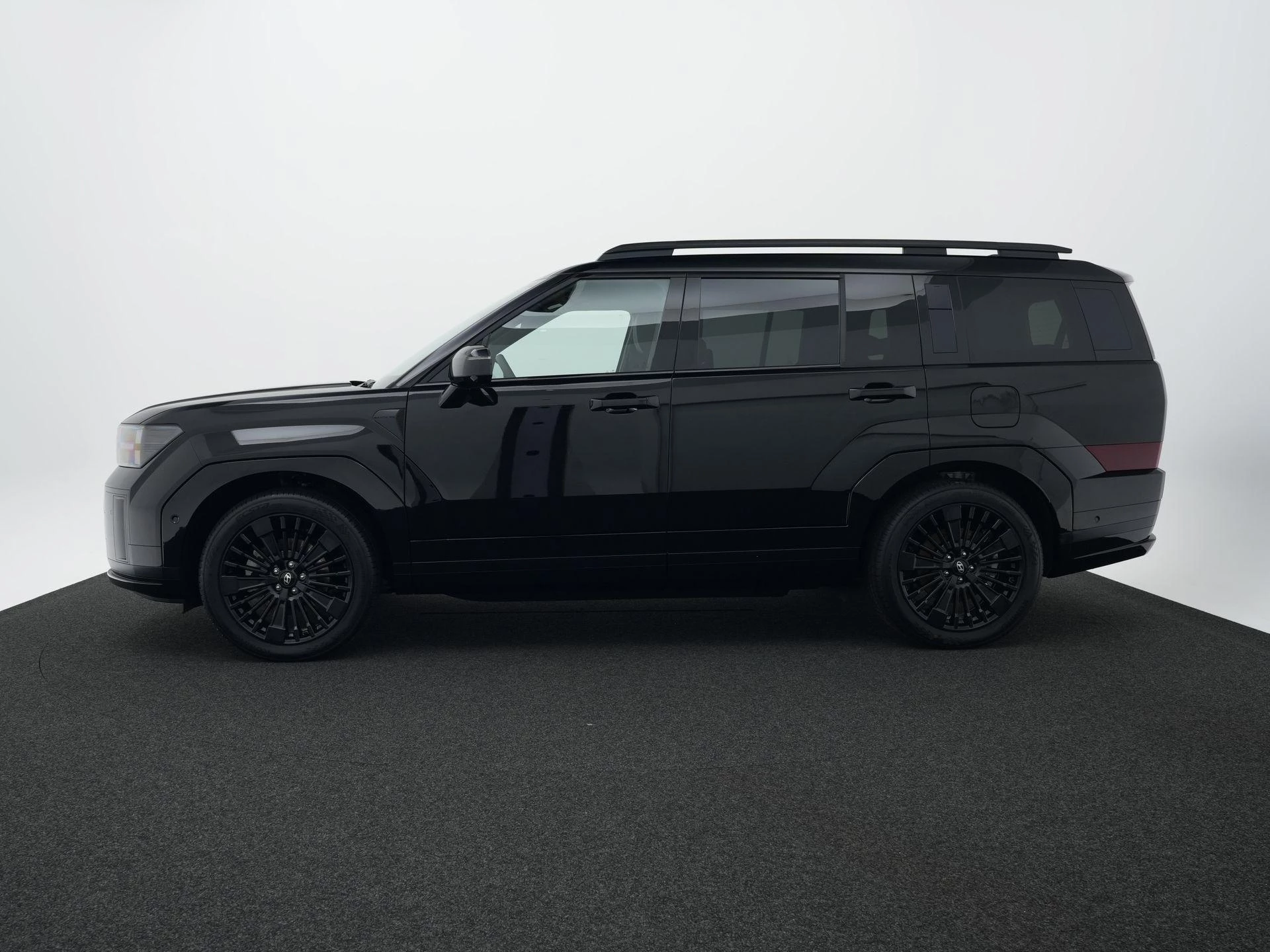 Hyundai-Santa Fe-image-3