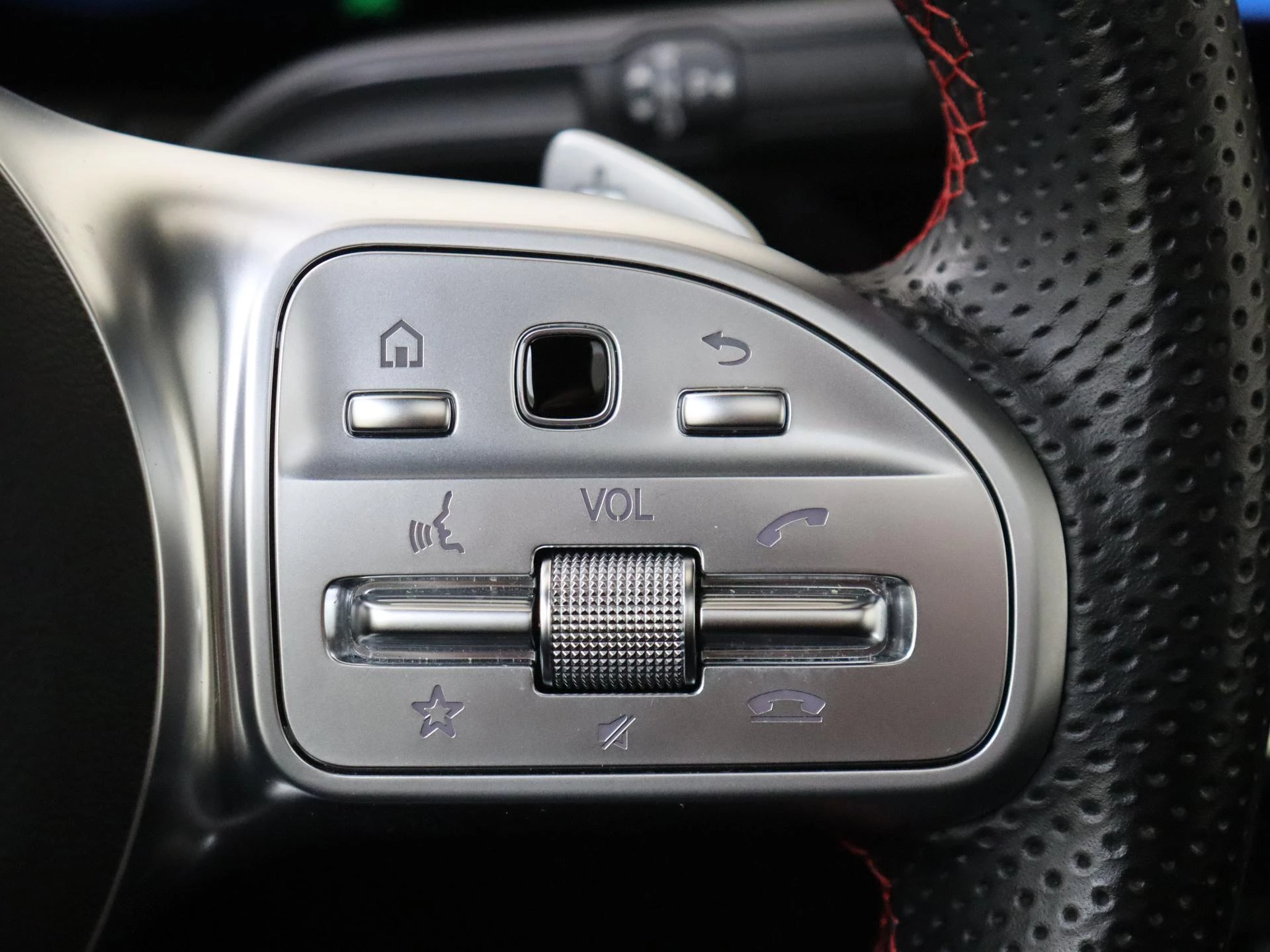 Mercedes-Benz-B-Klasse-image-13