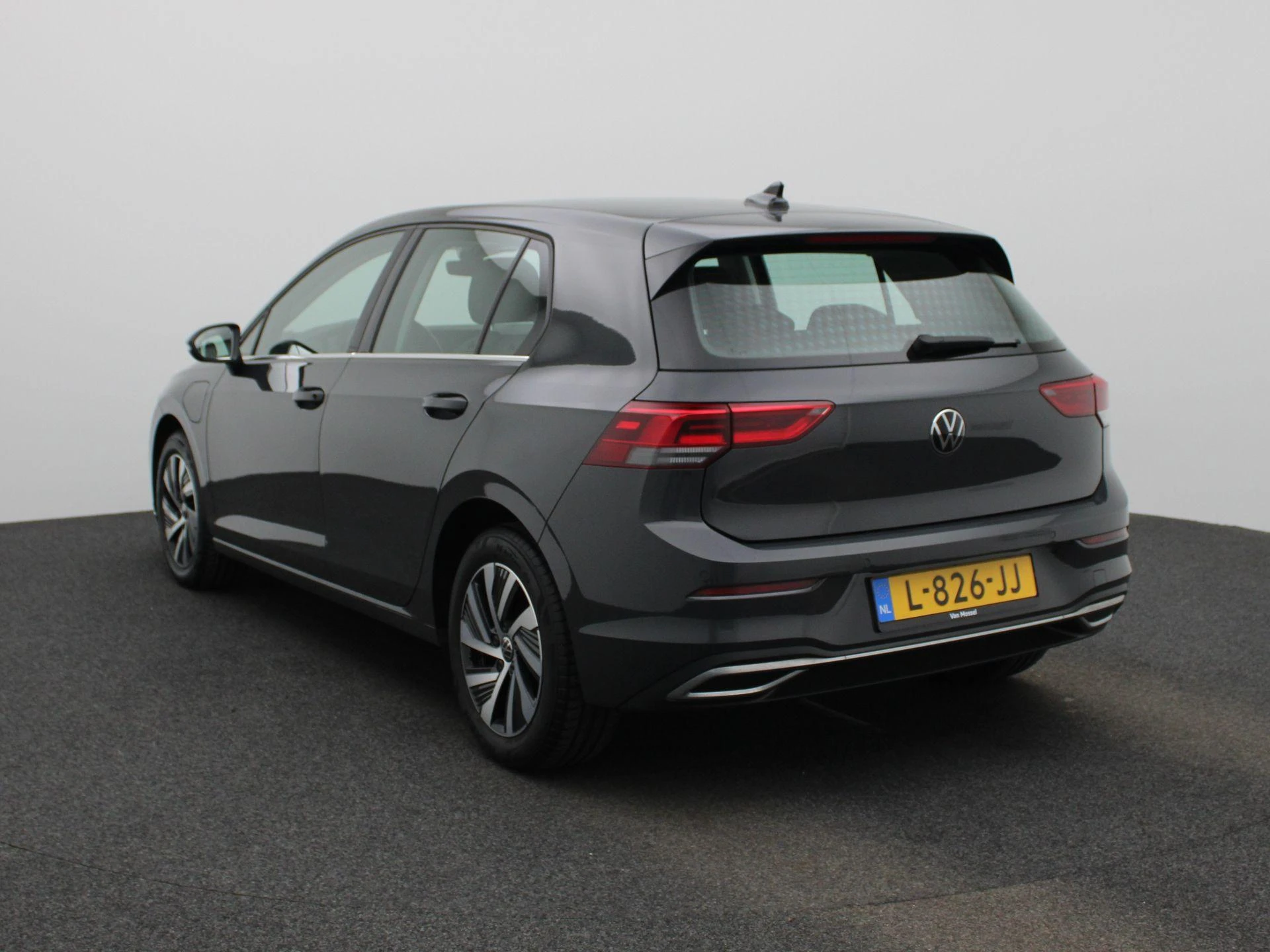 Volkswagen-Golf-image-1