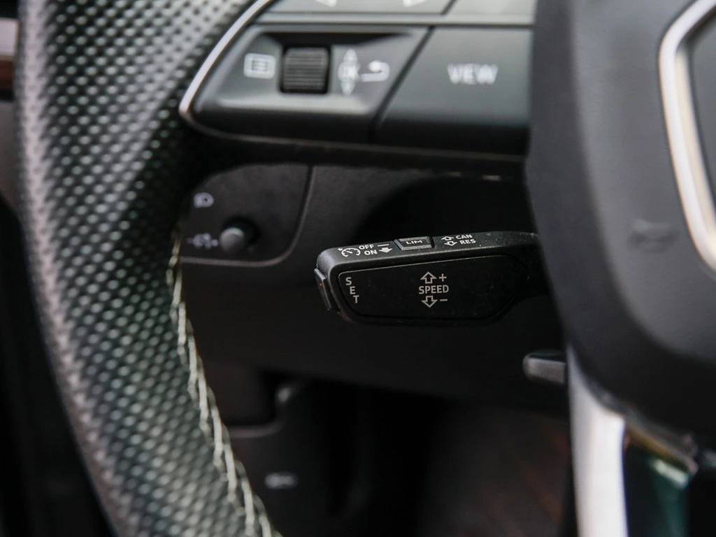 Audi Q5 55 TFSIe S line Matrix AHK B&O Business