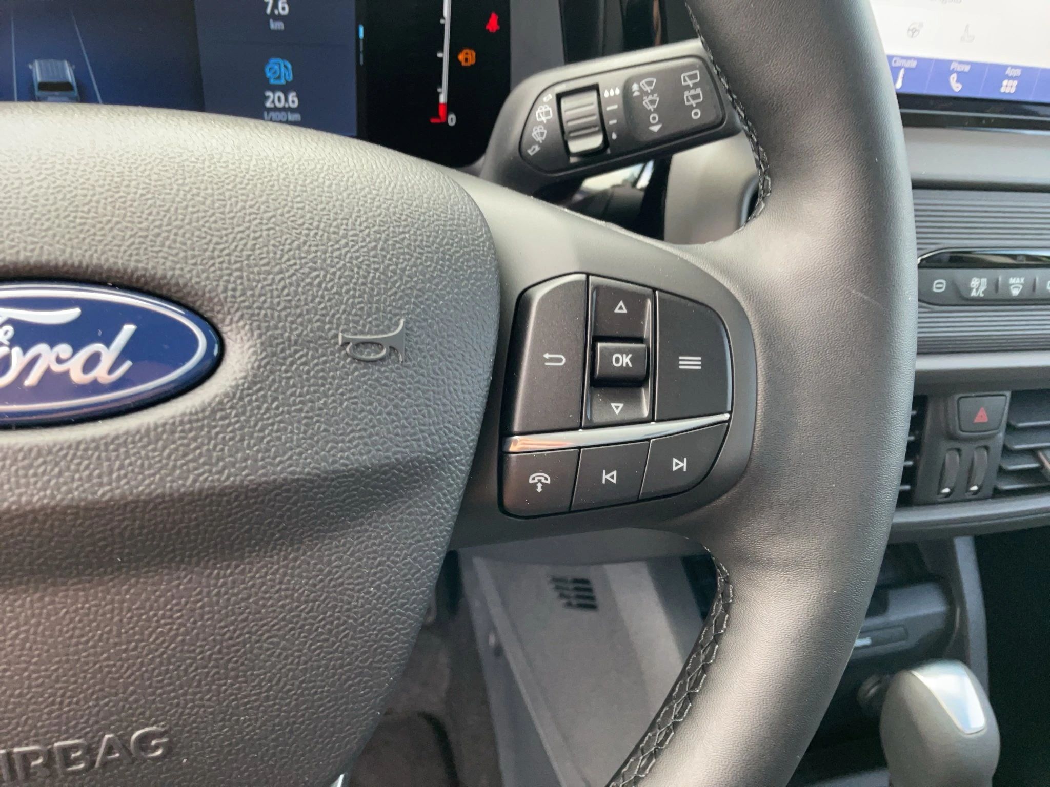 Ford-Tourneo Courier-image-22