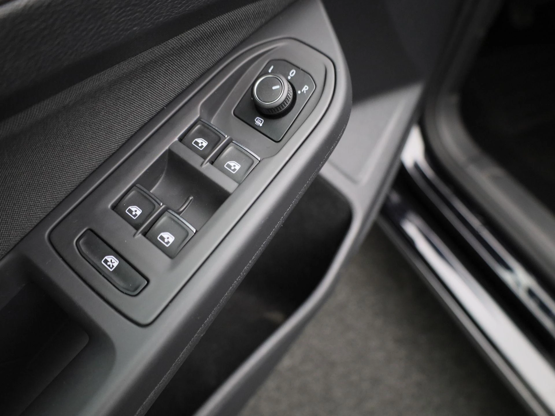 Volkswagen-Golf-image-28
