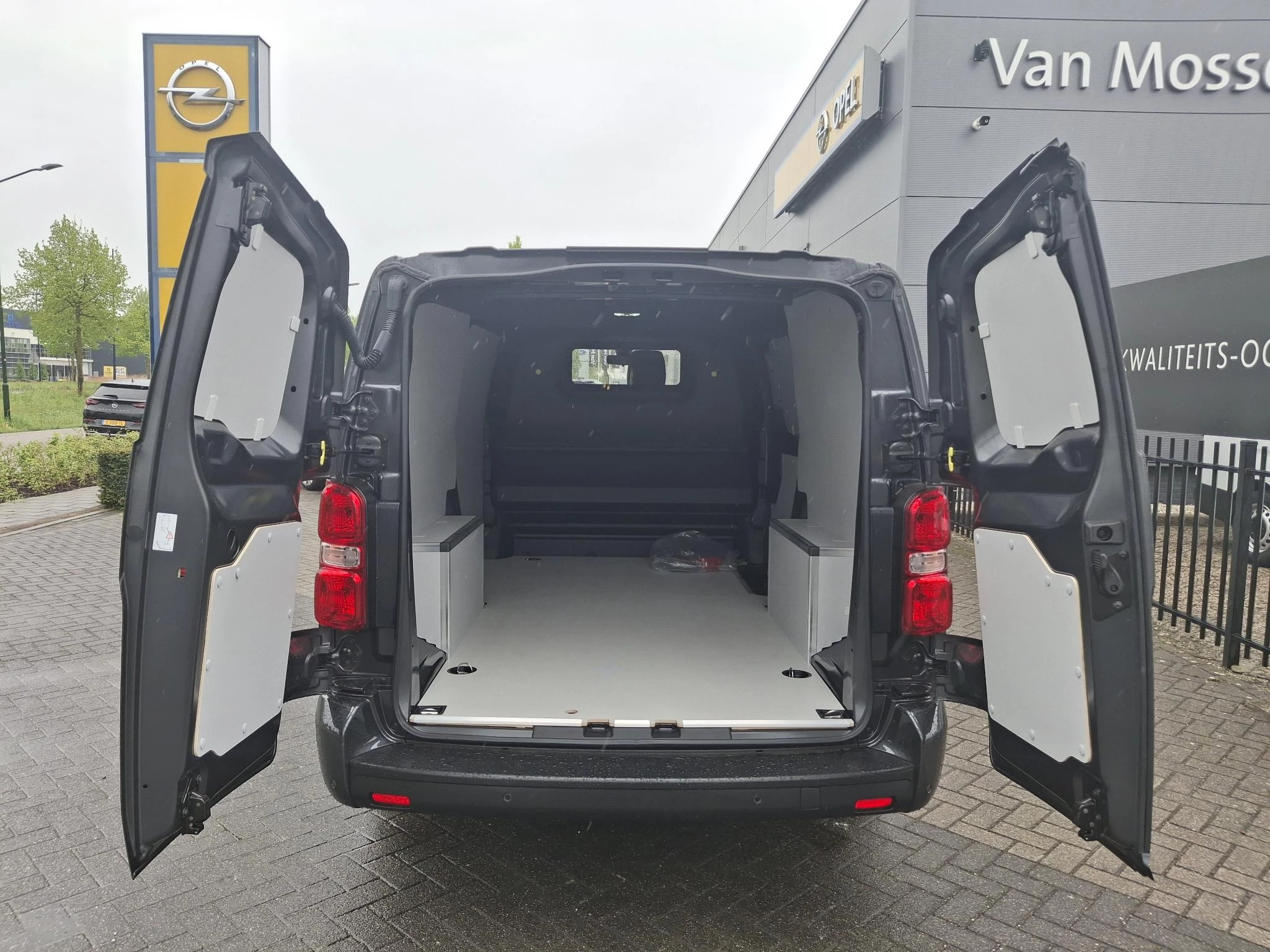 Opel-Vivaro-e-image-3
