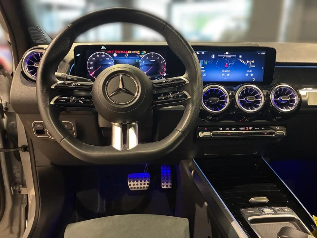 Mercedes-Benz-GLB 200-image-10