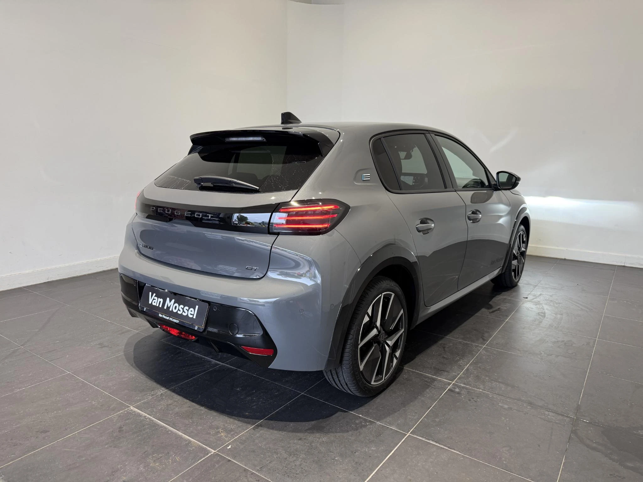 Peugeot-e-208-image-8
