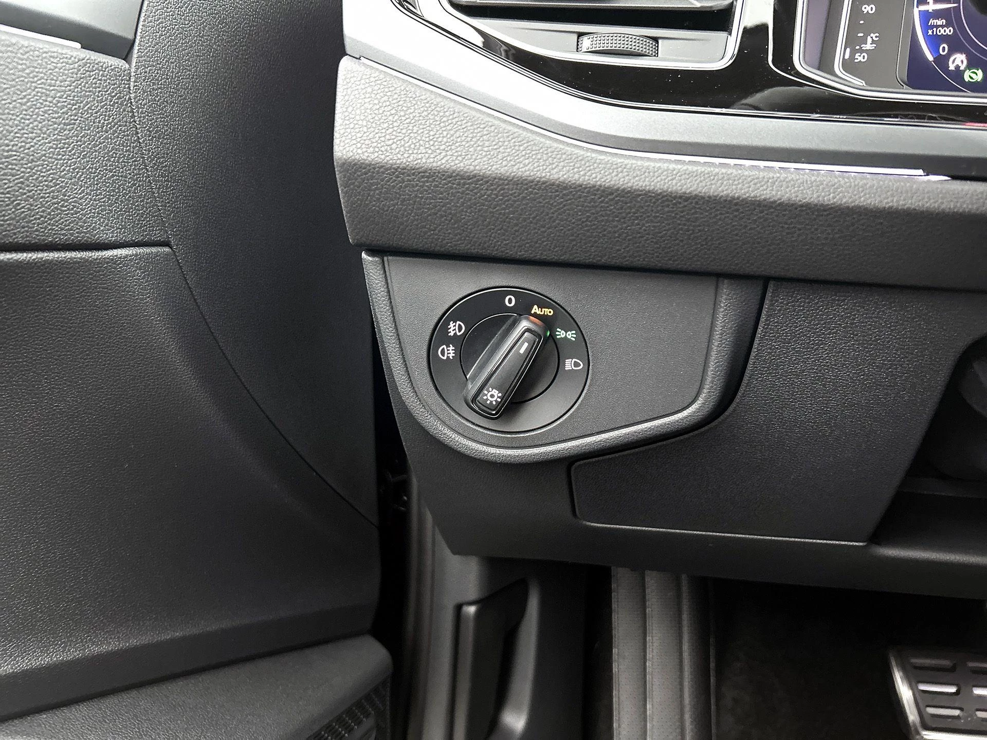 Volkswagen-Polo-image-16