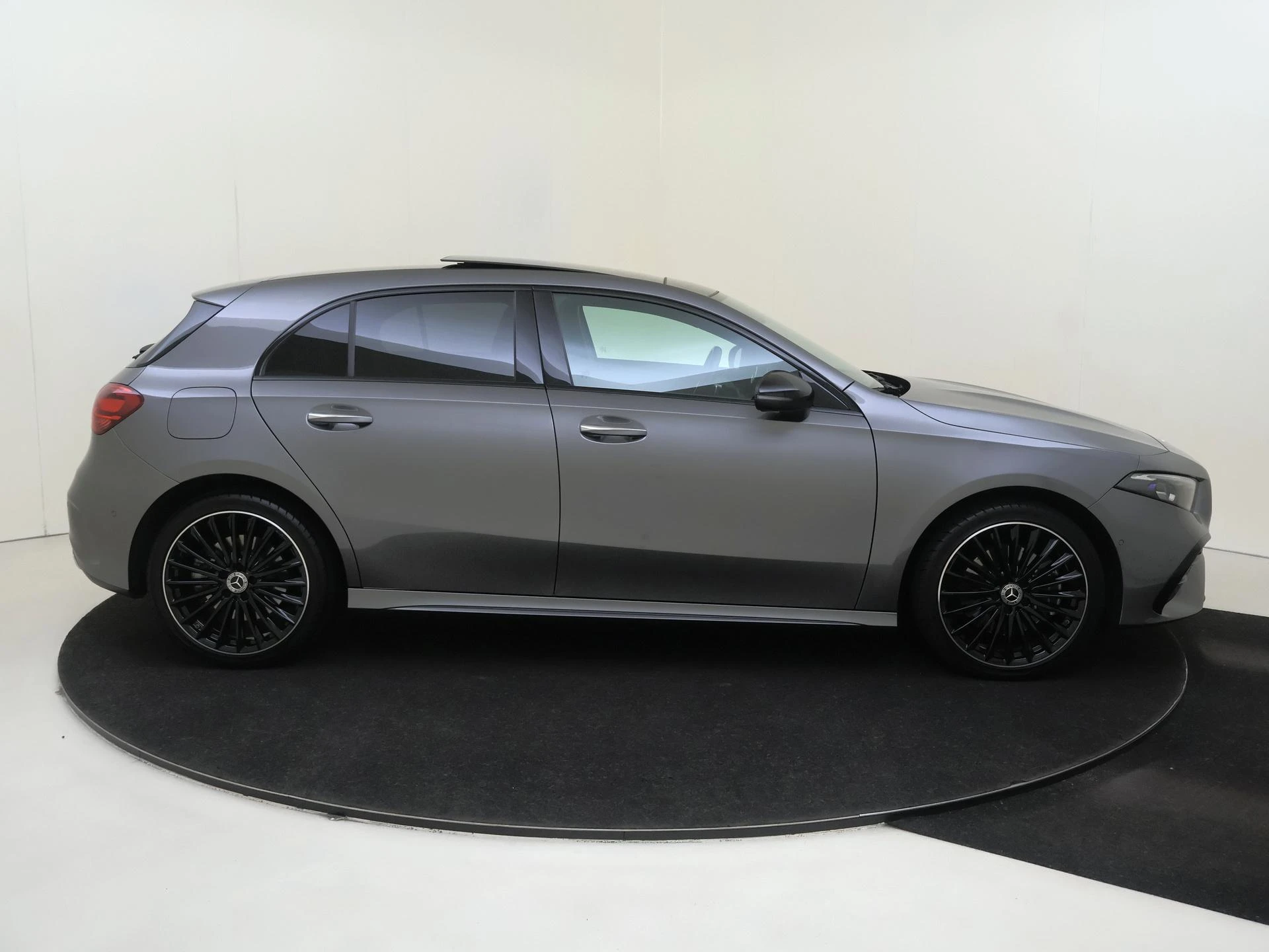 Mercedes-Benz-A-Klasse-image-9