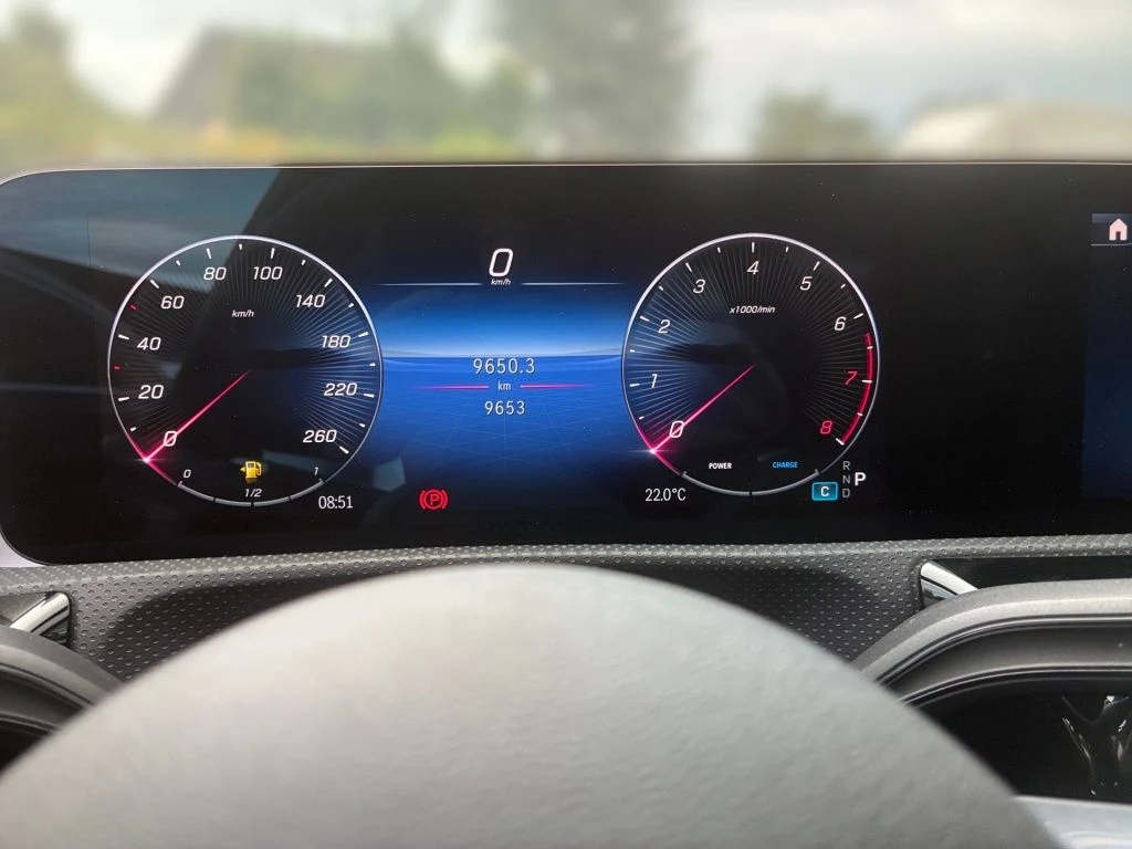 Mercedes-Benz-CLA 200-image-6