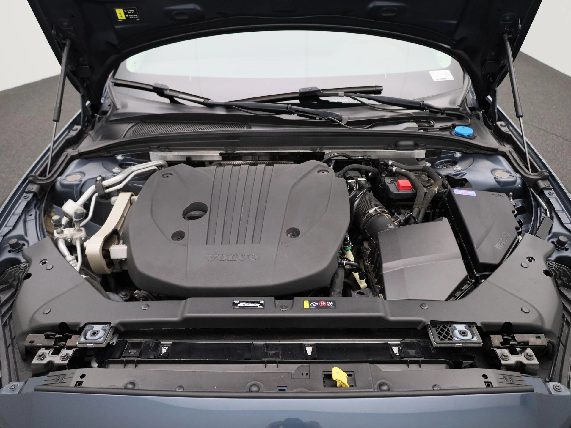 Volvo V60 B3 DCT Momentum Pro