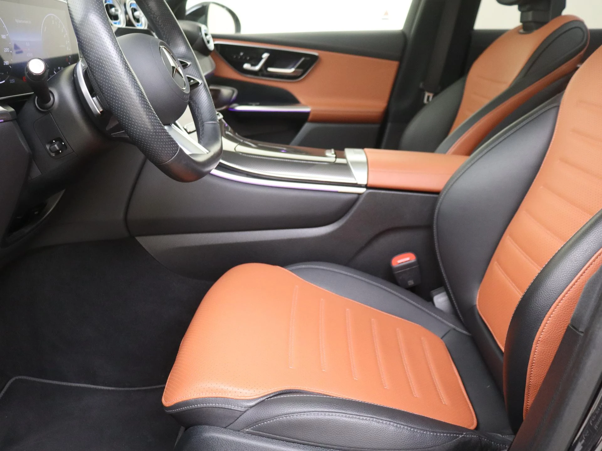 Mercedes-Benz-GLC-image-2