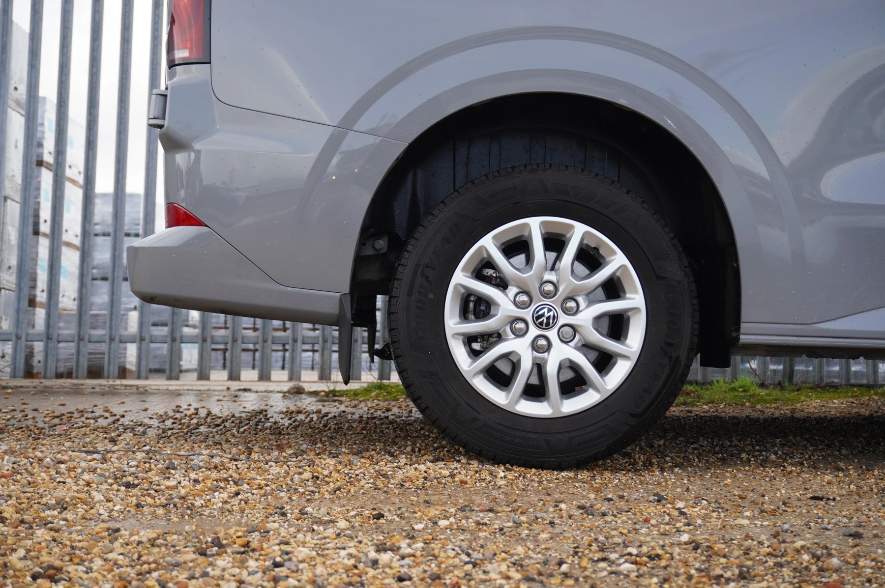 Volkswagen-Transporter-image-21
