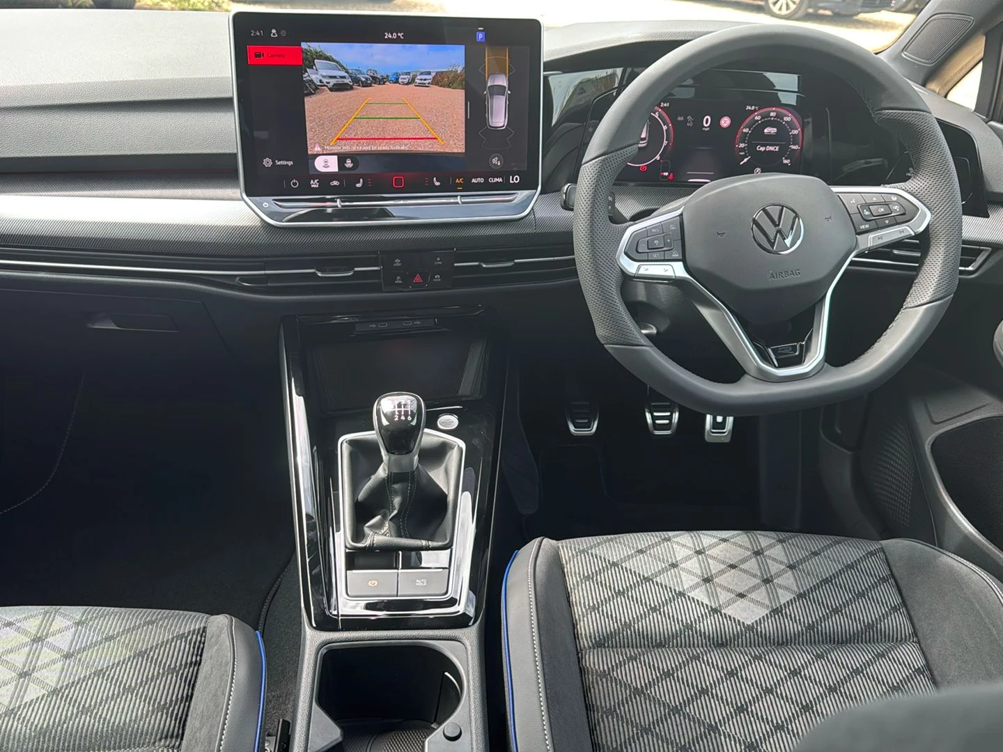 Volkswagen-Golf-image-3
