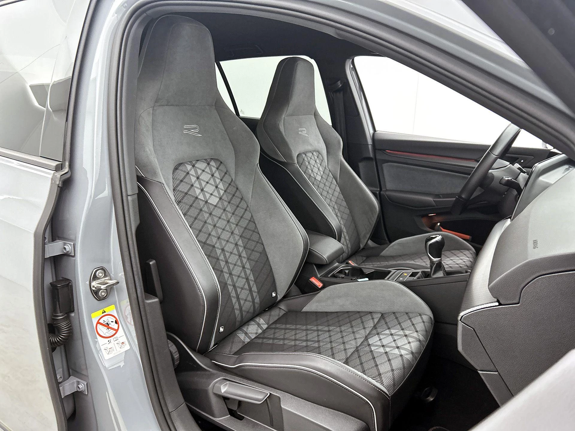 Volkswagen-Golf-image-36