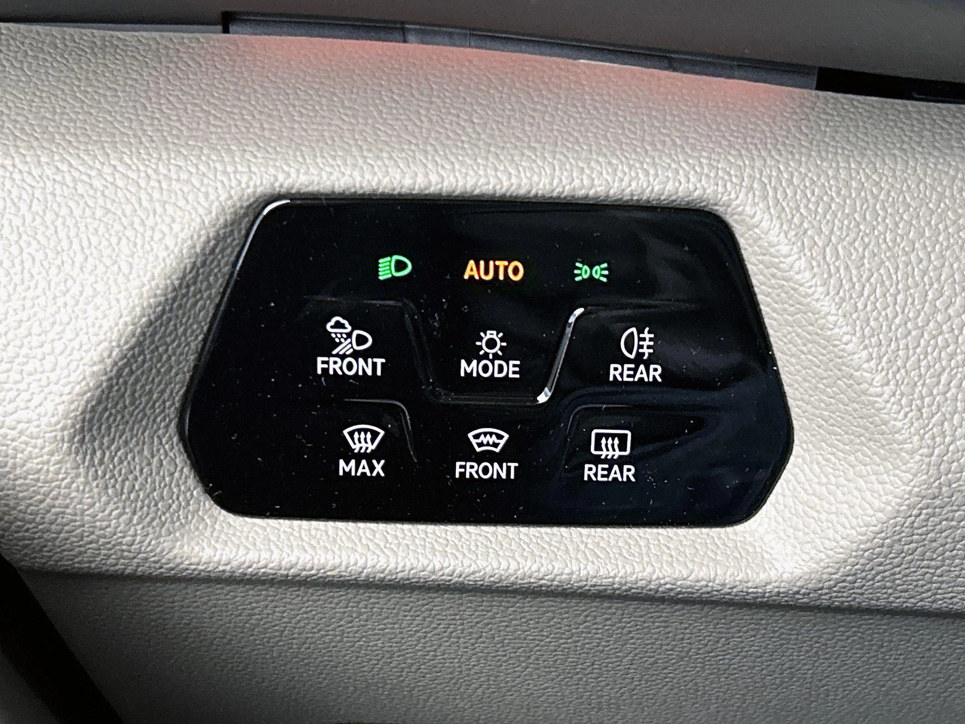Volkswagen-Multivan-image-24