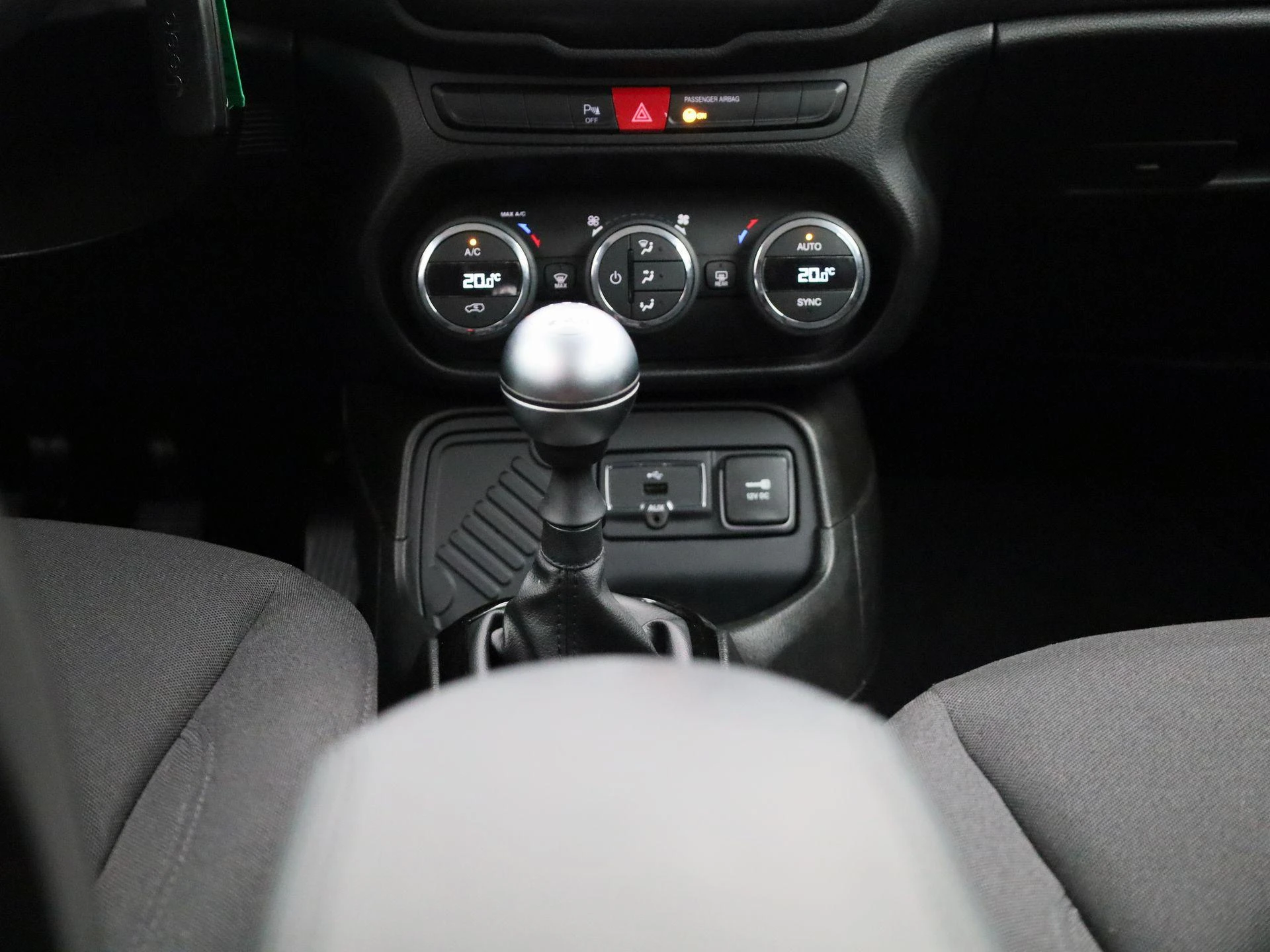 Jeep-Renegade-image-9