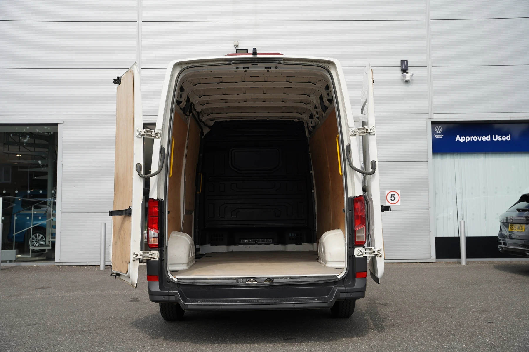 Volkswagen-Crafter-image-34