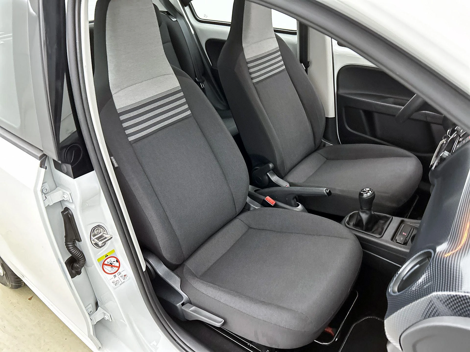 Volkswagen-up!-image-5