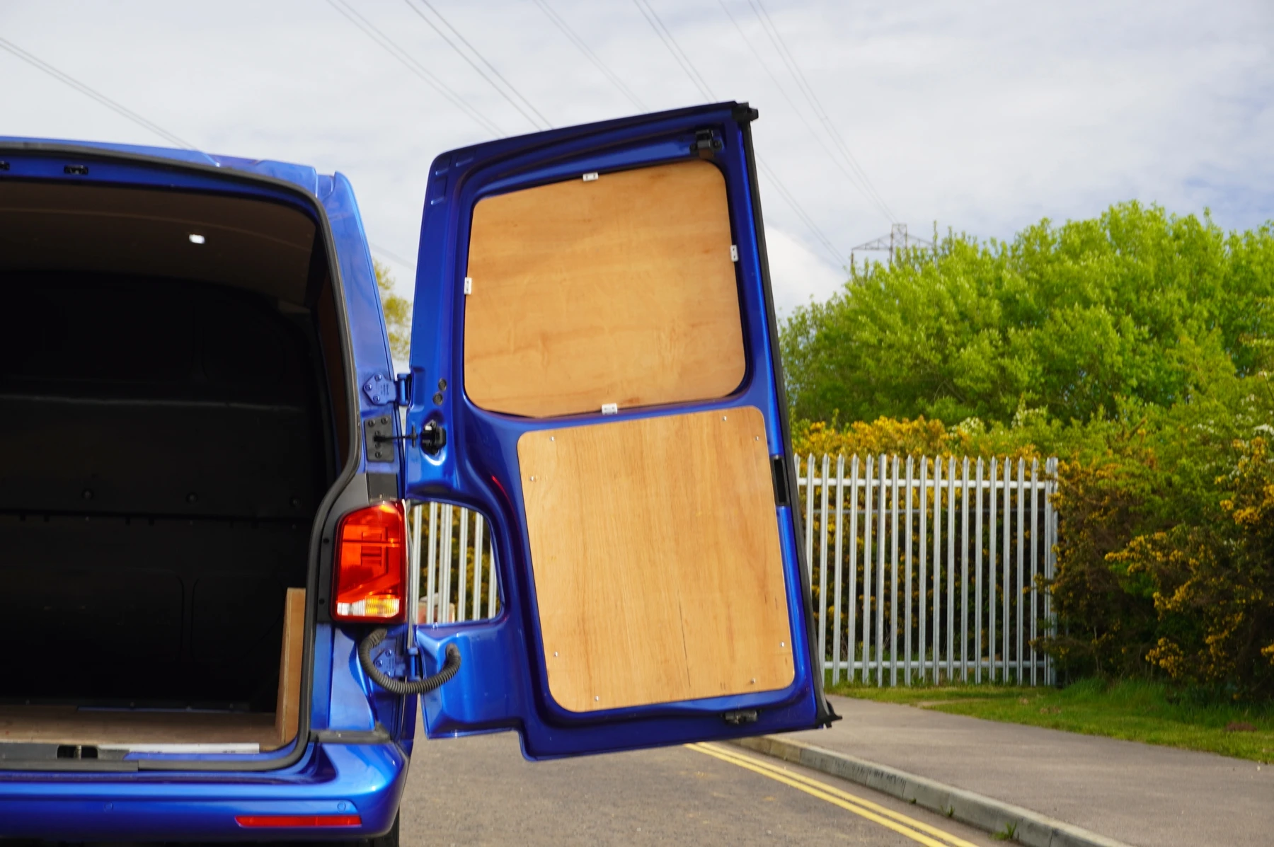 Volkswagen-Transporter-image-42