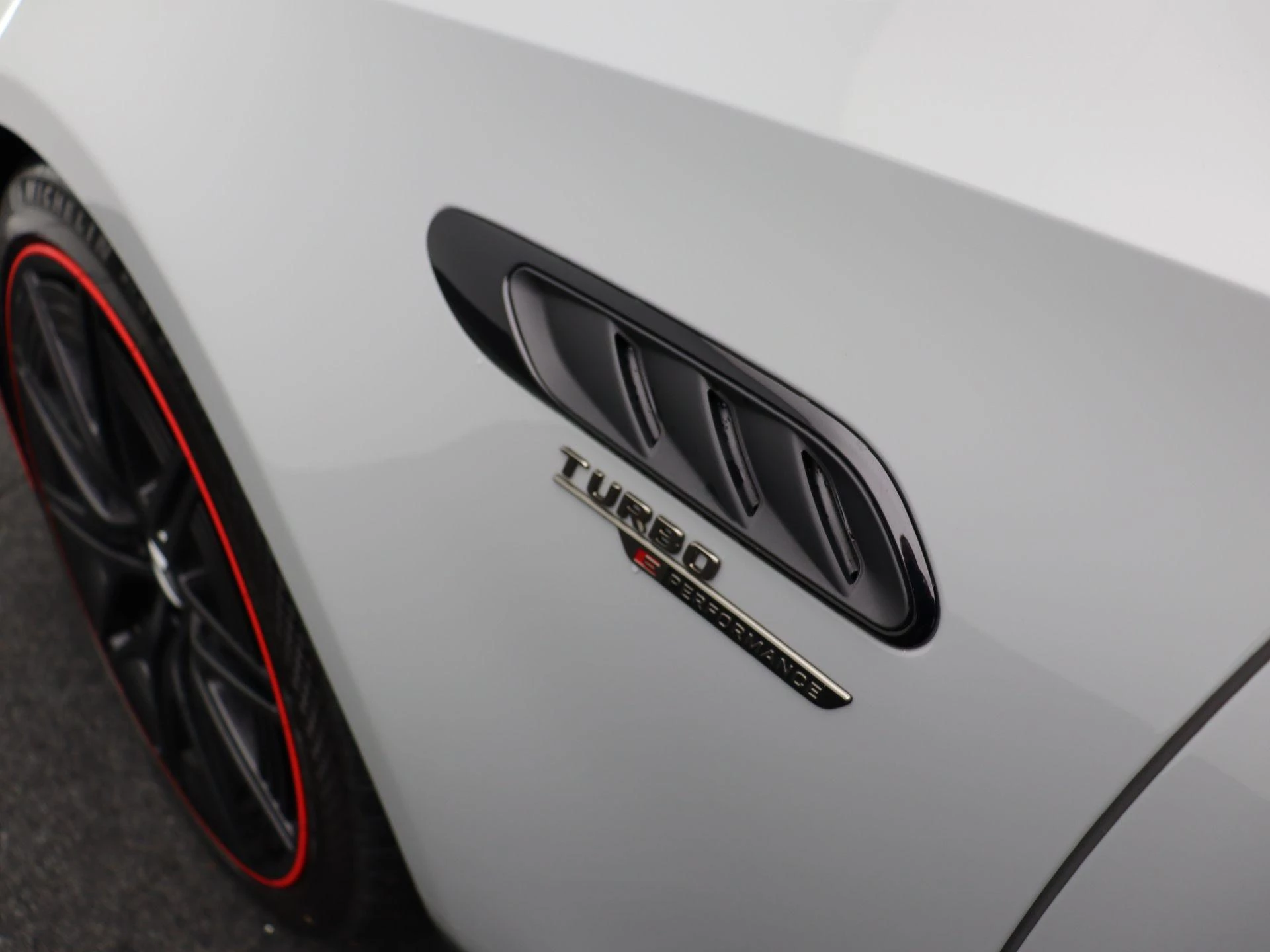 Mercedes-Benz-C-Klasse-image-7