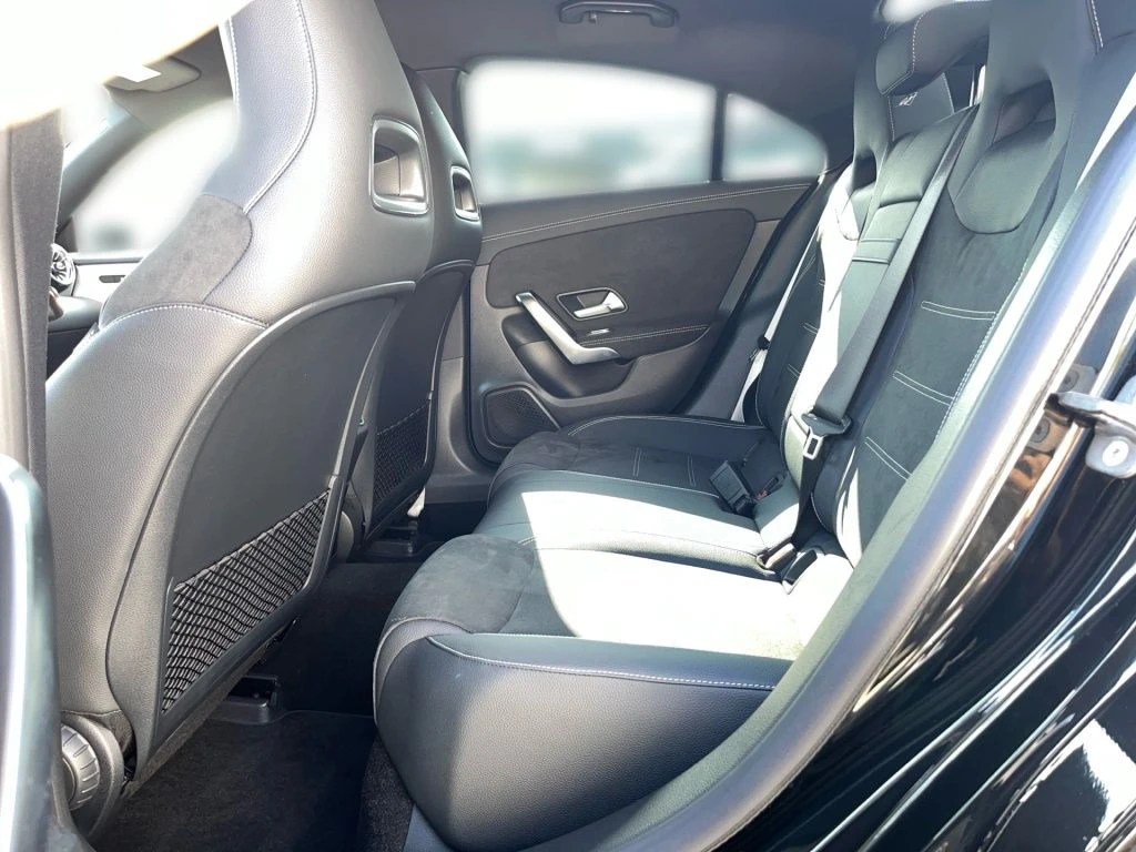 Mercedes-Benz-CLA 200-image-9