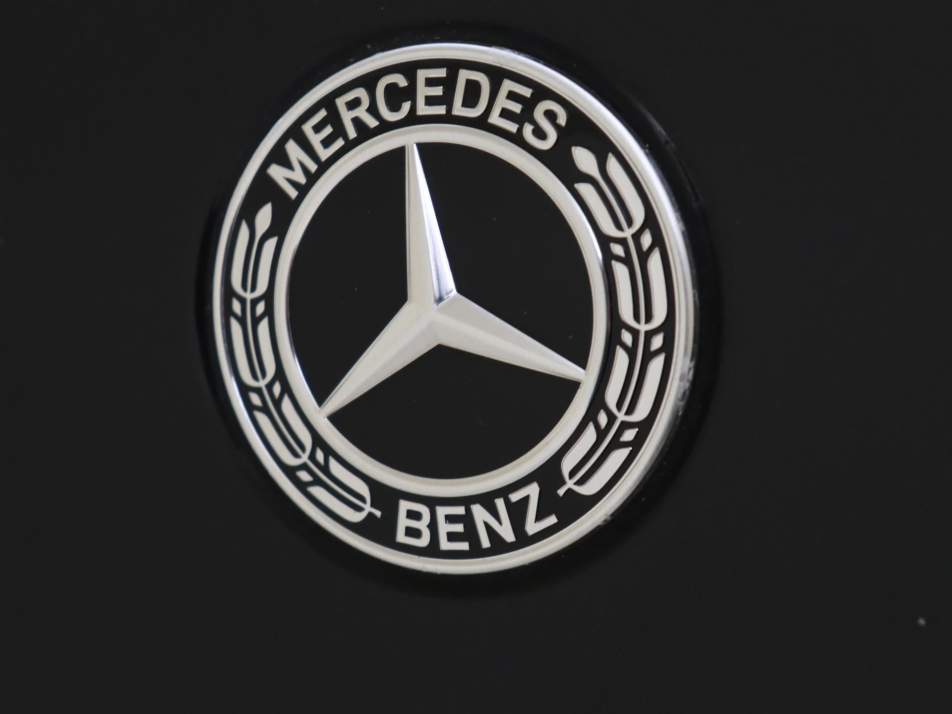 Mercedes-Benz-EQS-image-28