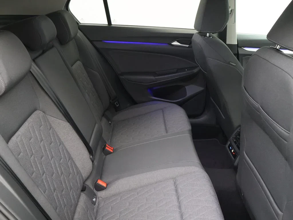 Volkswagen-Golf-image-12