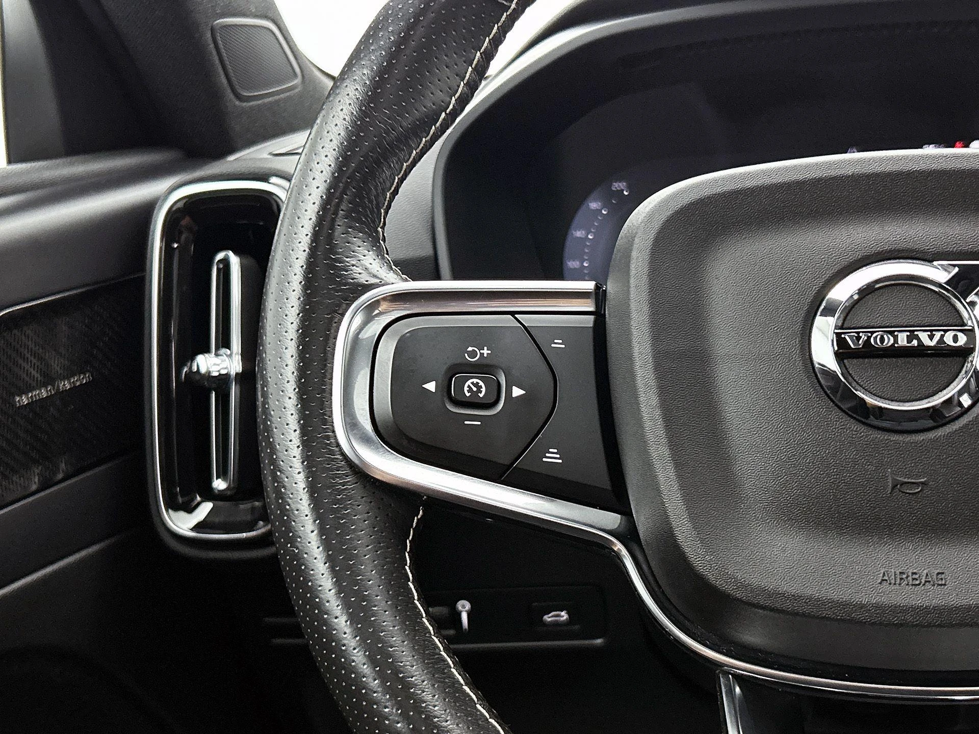 Volvo XC40 Recharge P8 AWD R-Design
