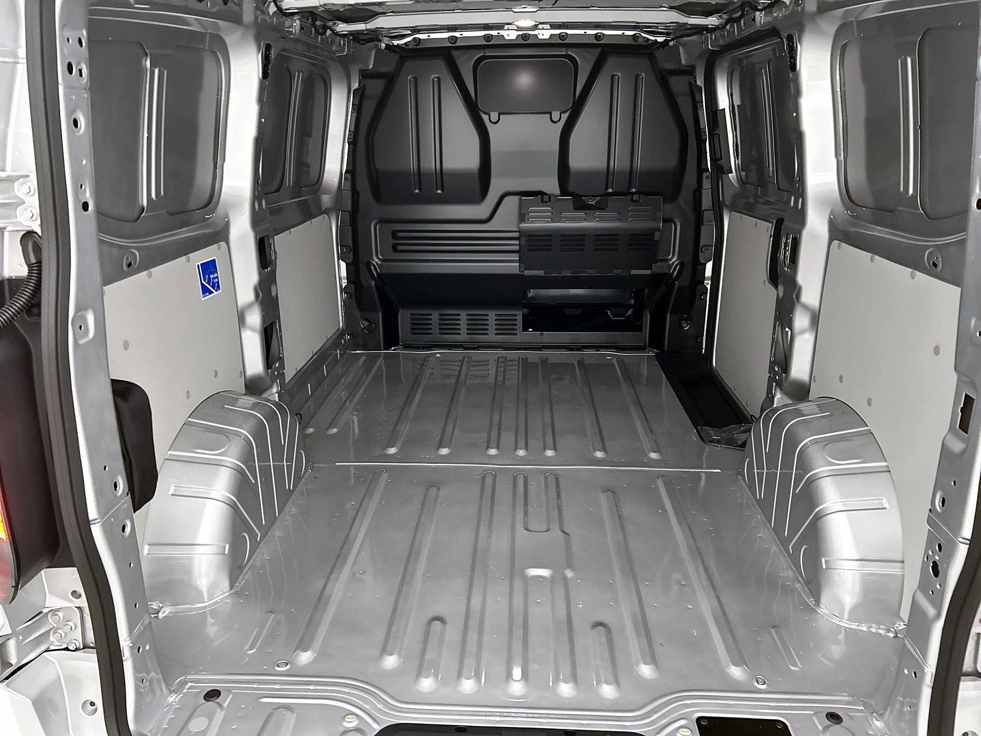 Volkswagen-Transporter-image-19